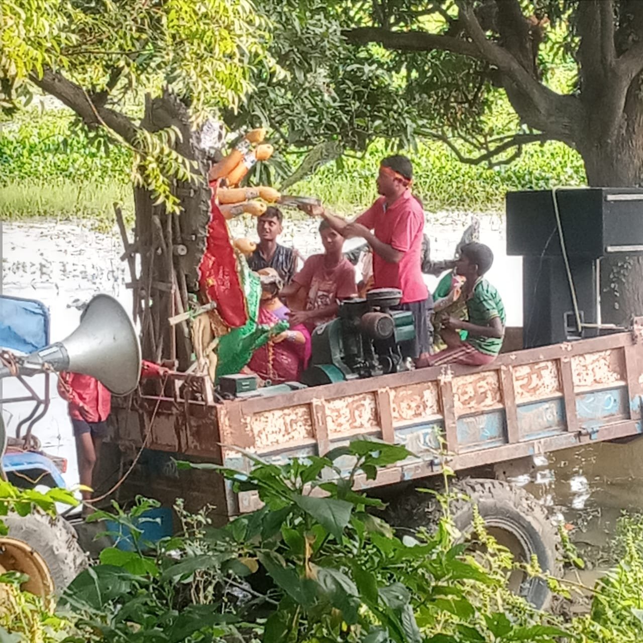 हिंदी समाचार |डीह बाबा सगरा धाम के पास तालाब...