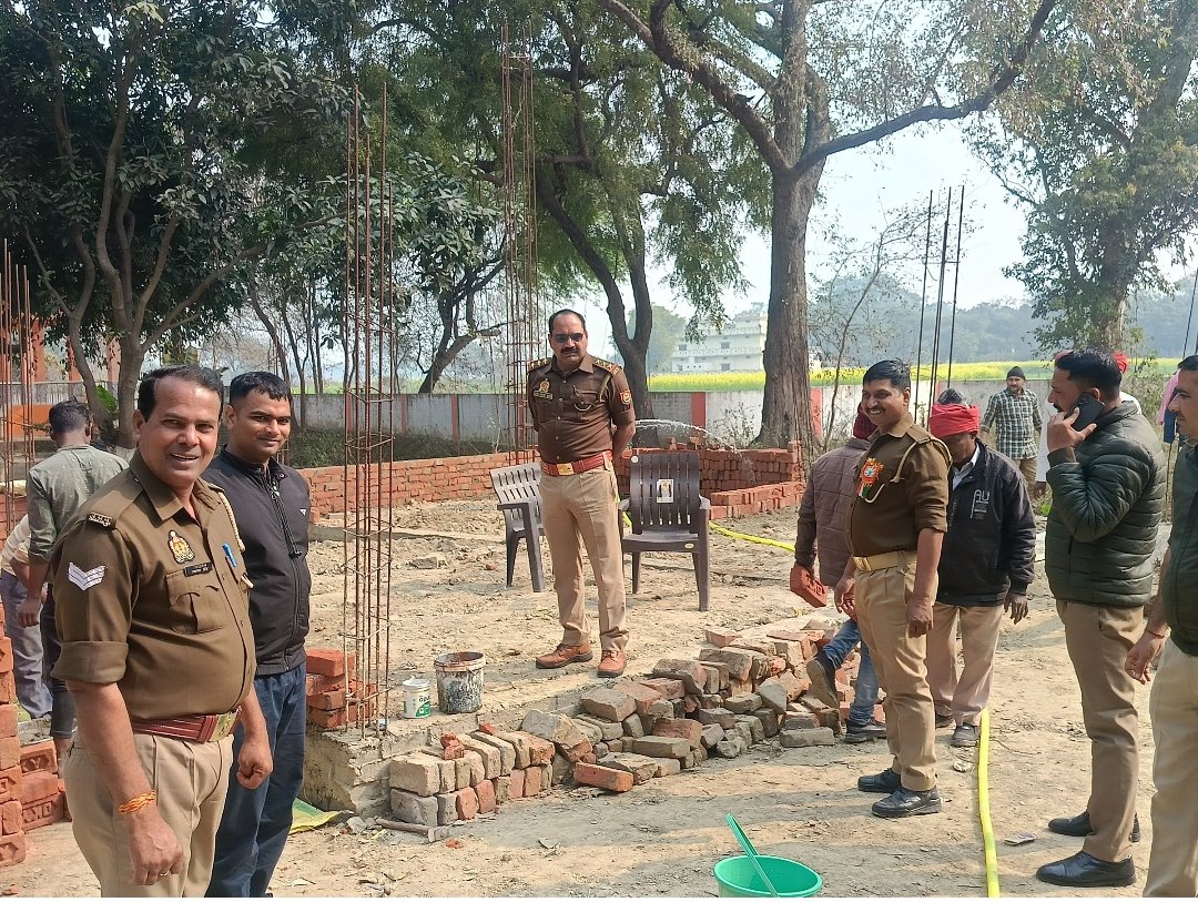 हिंदी समाचार | बरसठी थाना परिसर में...