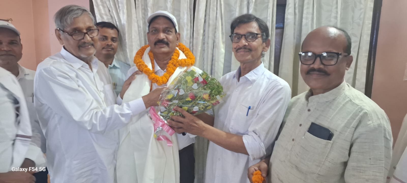 हिंदी समाचार | डेहरी में पूर्व आईएएस दिनेश...