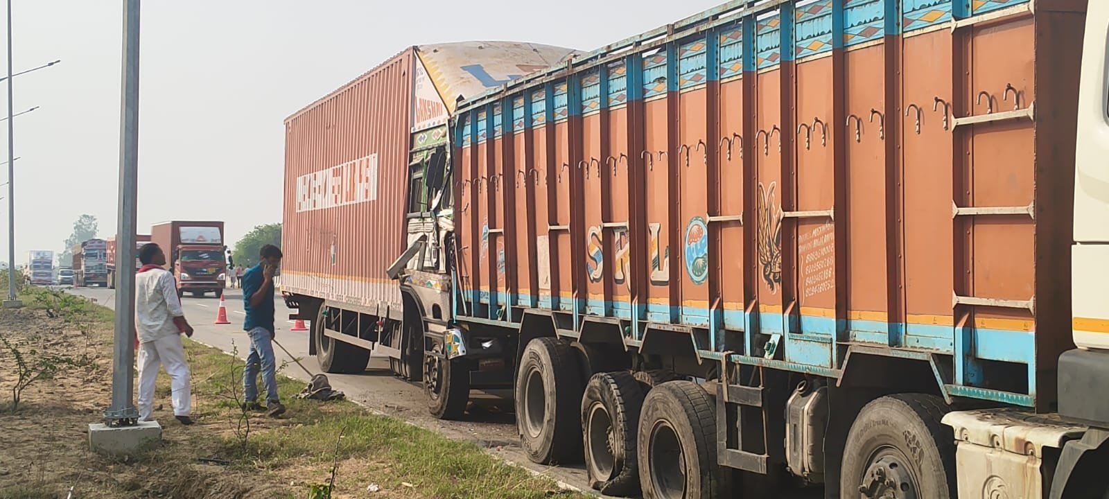 हिंदी समाचार |NH-19 पर भीषण सड़क हादसा:...