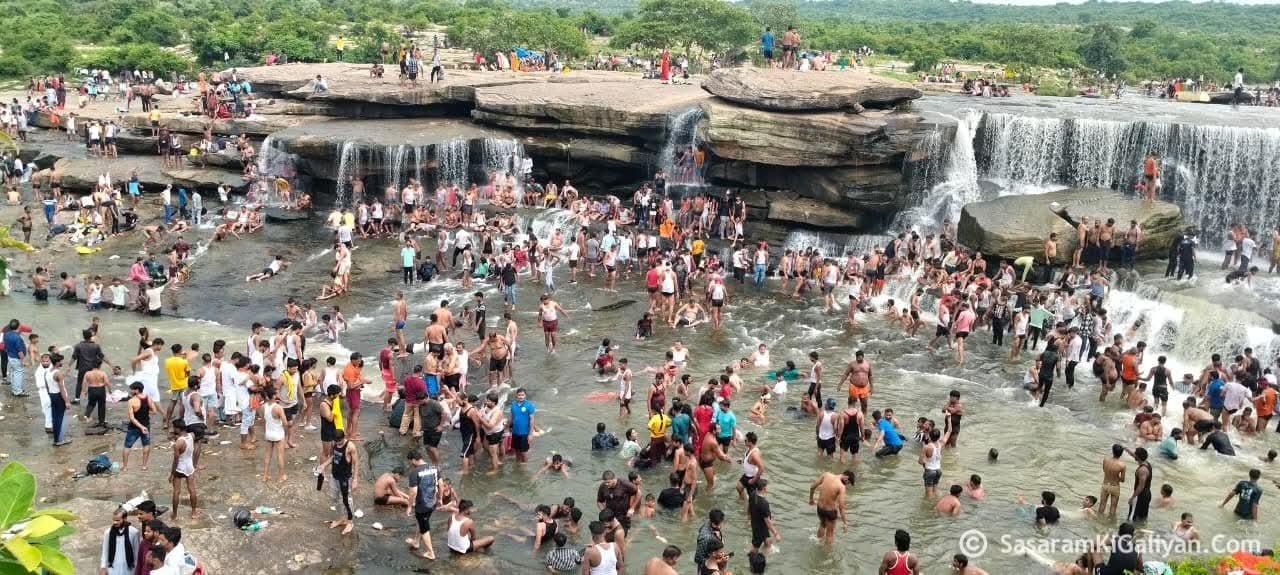 हिंदी समाचार | रंग-बिरंगी रोशनी से जगमगाया...