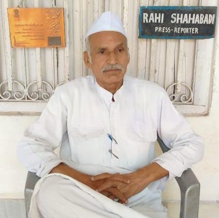 हिंदी समाचार | डीएम के जनता दरबार में आवेदन...