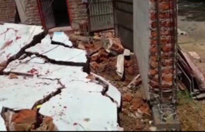 हिंदी समाचार |दीवार तोड़ने के दौरान मबले के...
