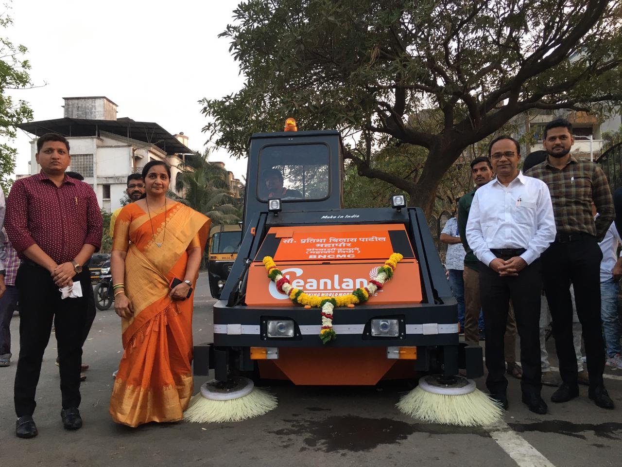 हिंदी समाचार |रोड स्वीपींग मशीन का उद्घाटन