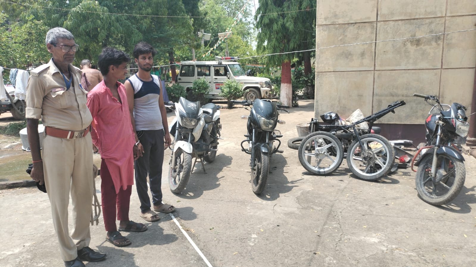 हिंदी समाचार | करमचट पुलिस ने किया...