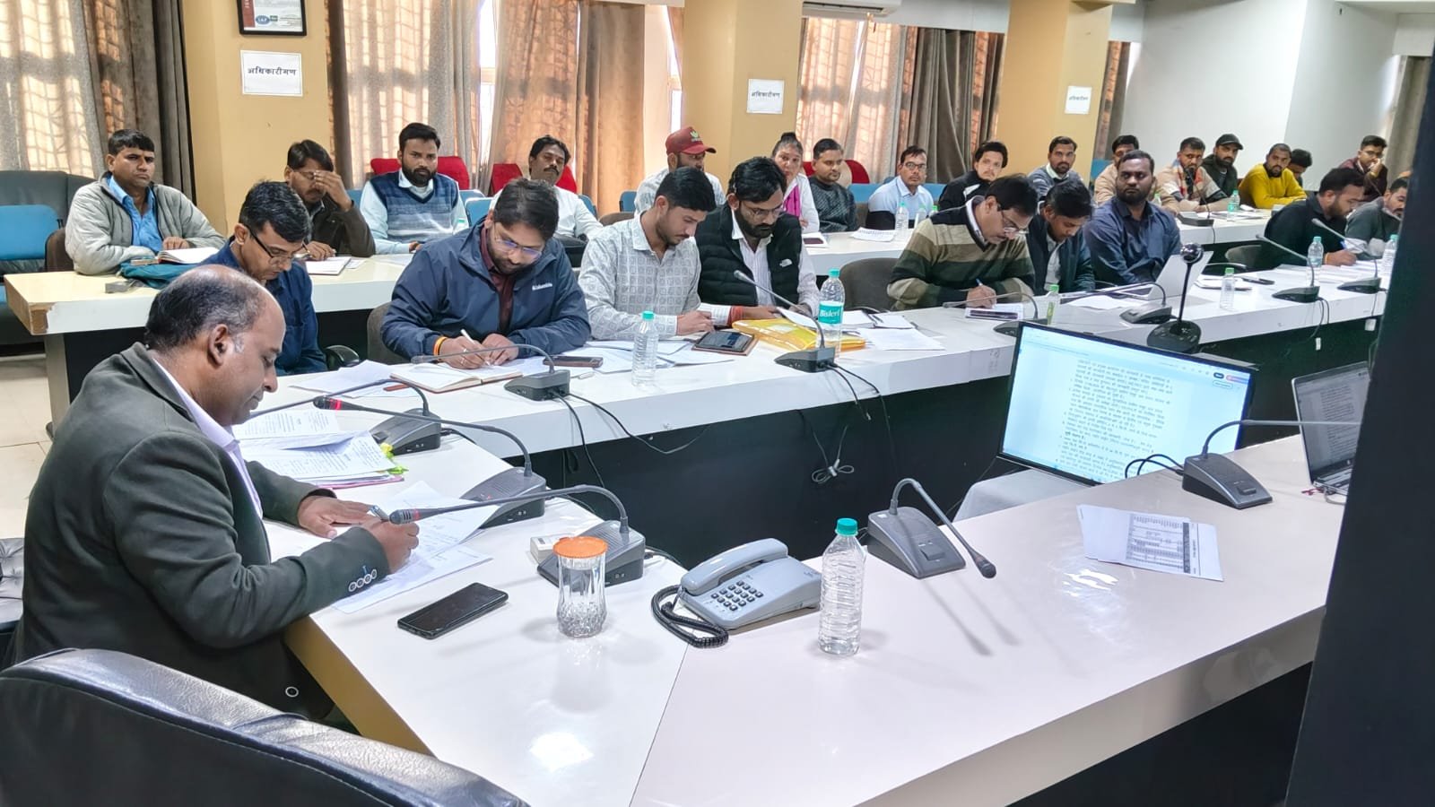 हिंदी समाचार |कार्य में लापरवाही पर जल निगम...