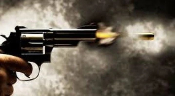 हिंदी समाचार |बदमाशों ने युवक को मारी गोली,...