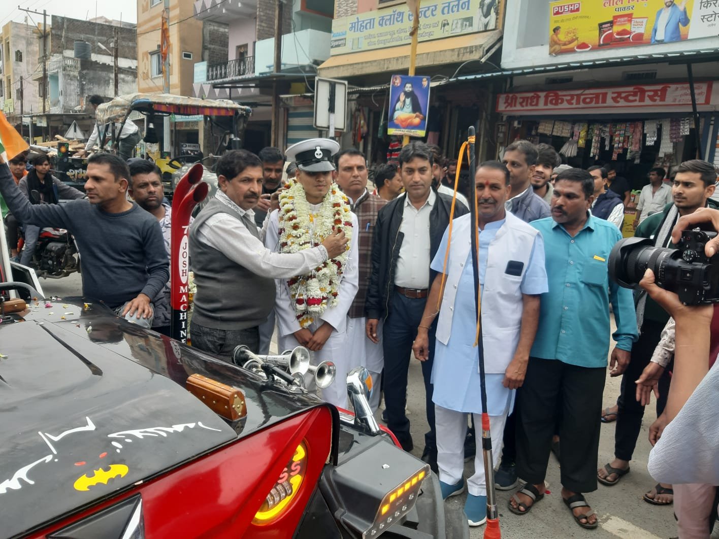 हिंदी समाचार |नेवी की ट्रेनिंग कर लोटे जवान...