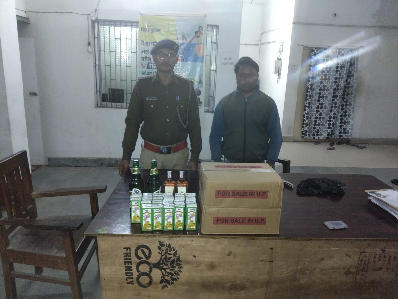 हिंदी समाचार | शराब के साथ घर से एक व्यक्ति...