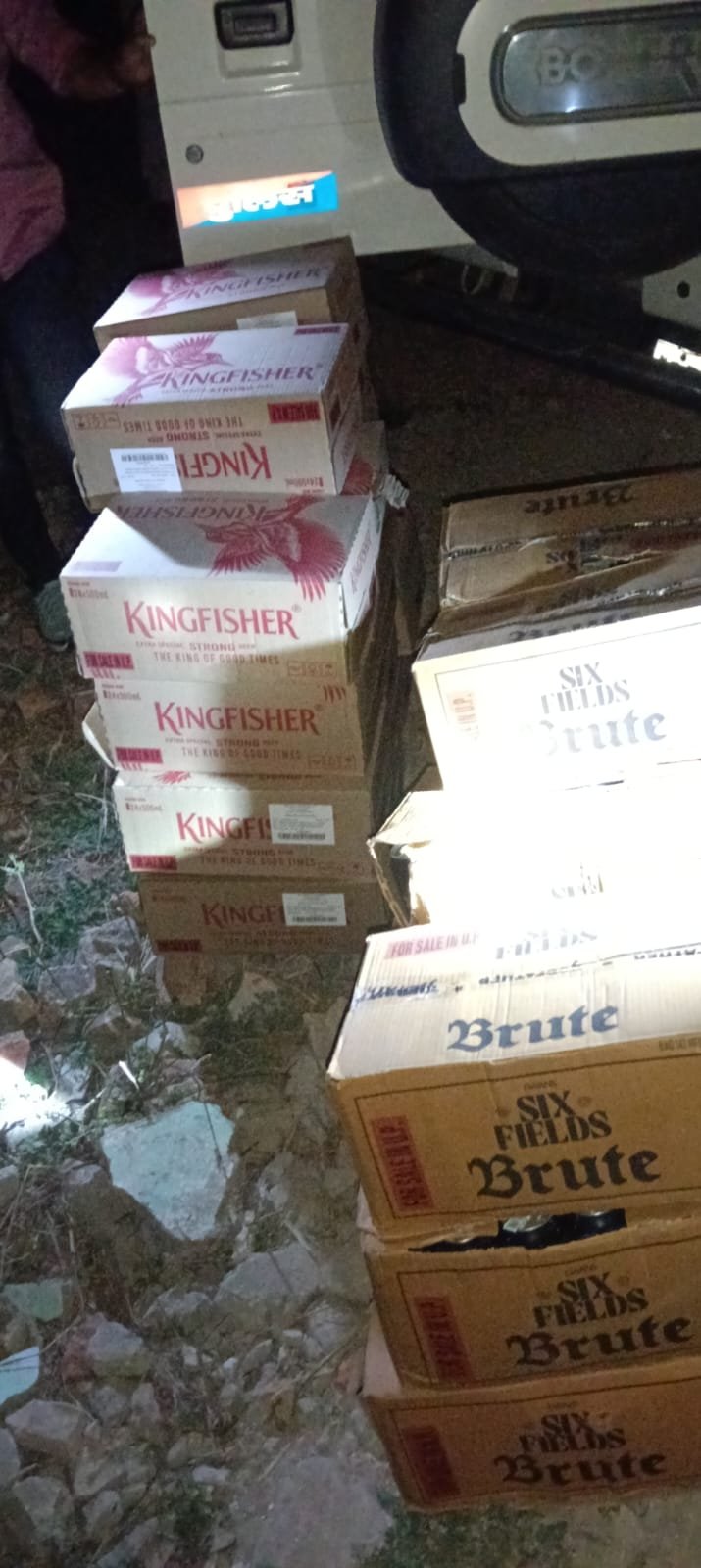 हिंदी समाचार | 346 लीटर शराब के साथ आर्टिका कार...