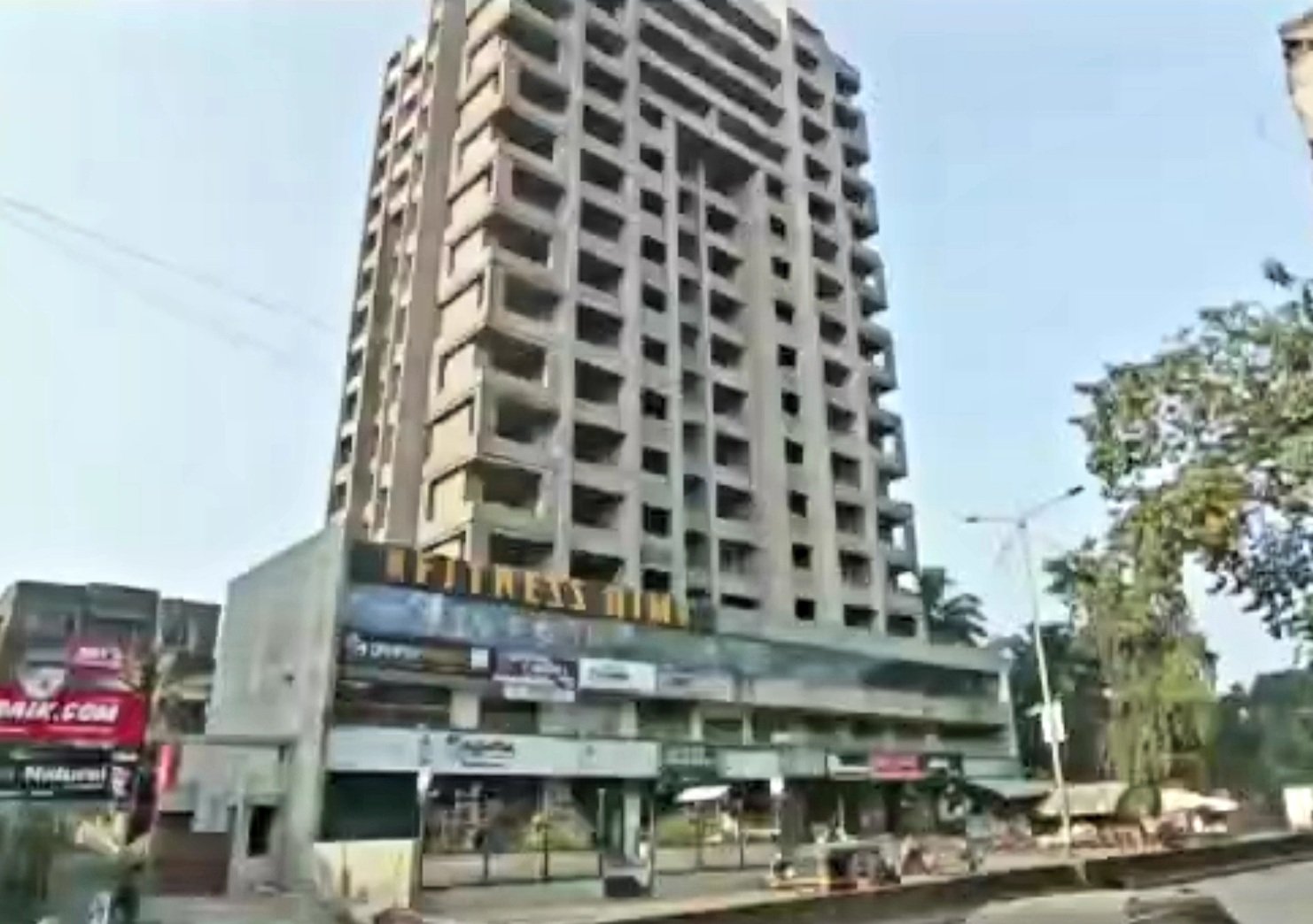 हिंदी समाचार |निर्माणाधीन इमारत की लिफ्ट...
