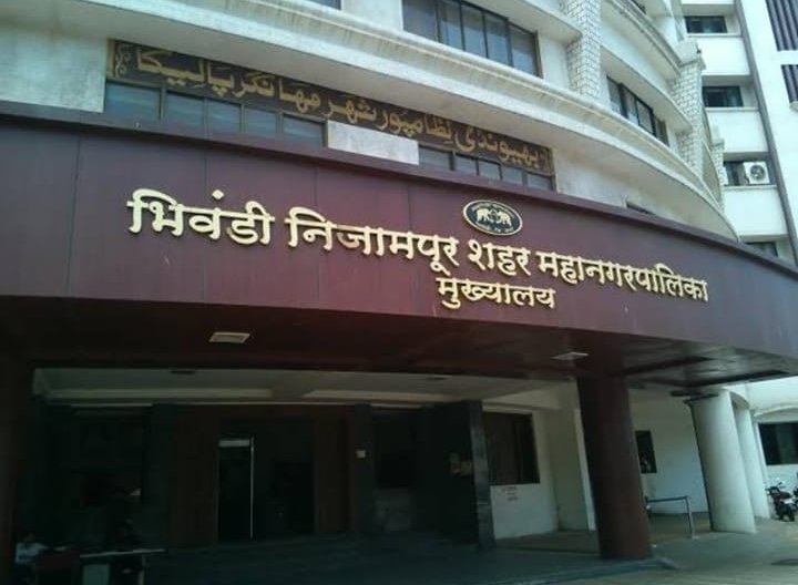 हिंदी समाचार |आईजीएम अस्पताल के गेट पर...