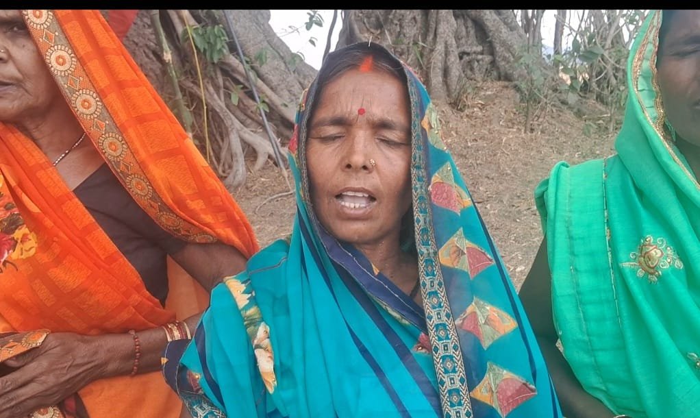 हिंदी समाचार | प्राचीन असकामीन माता के यहां...