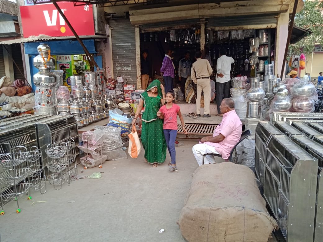 हिंदी समाचार |धनतेरस पर बाजारों में रही रौनक