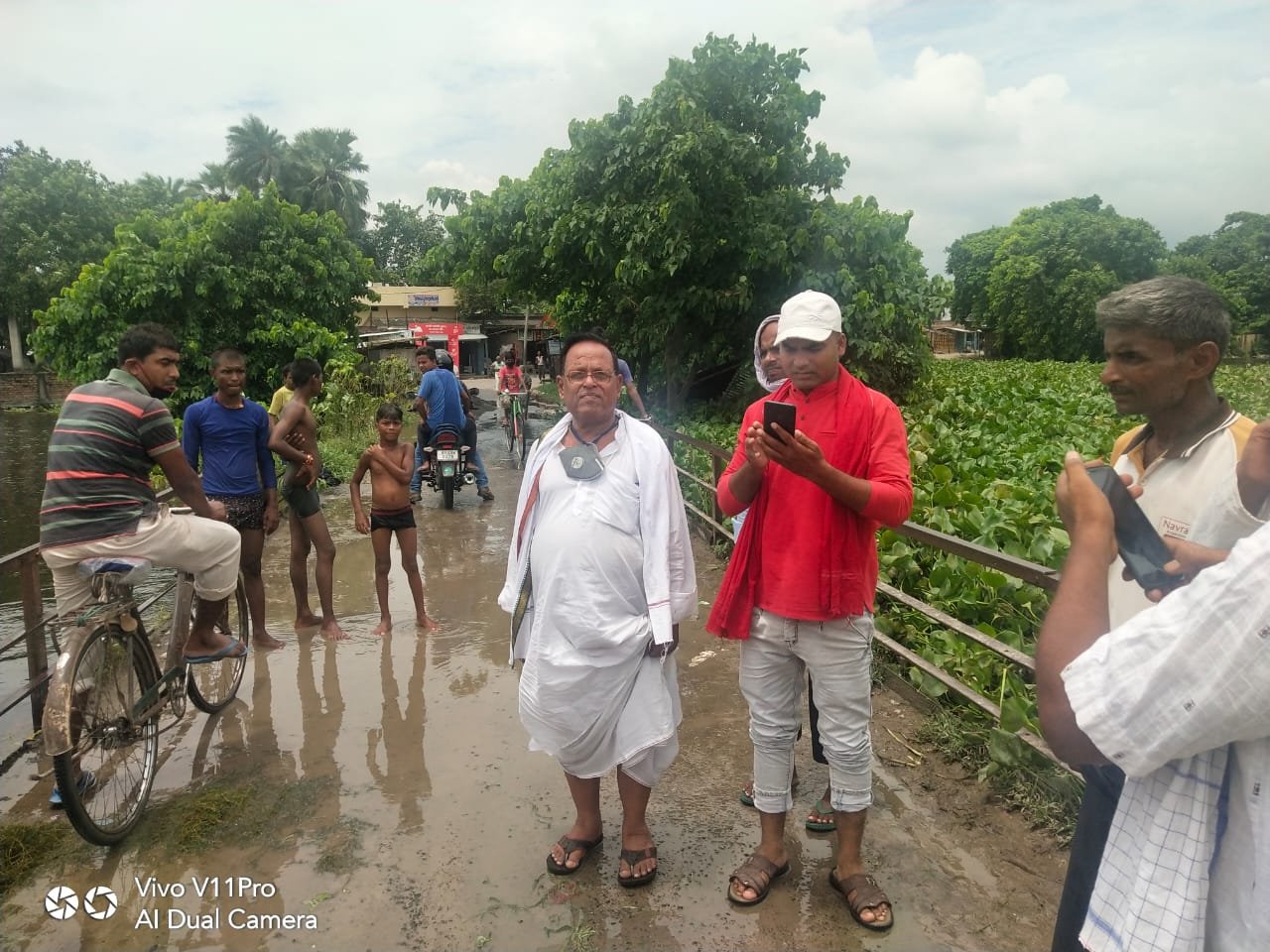 हिंदी समाचार |भीषण बाढ़ से कराह रही है गांव...