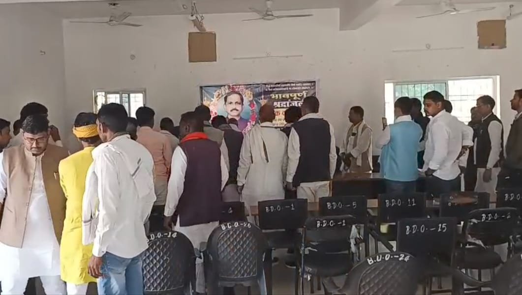 हिंदी समाचार | दिवंगत सरपंच को प्रखंड...