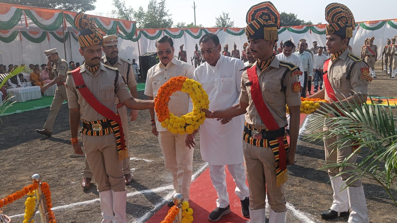 हिंदी समाचार |शहीद स्मृति दिवस पर शहीद परेड...