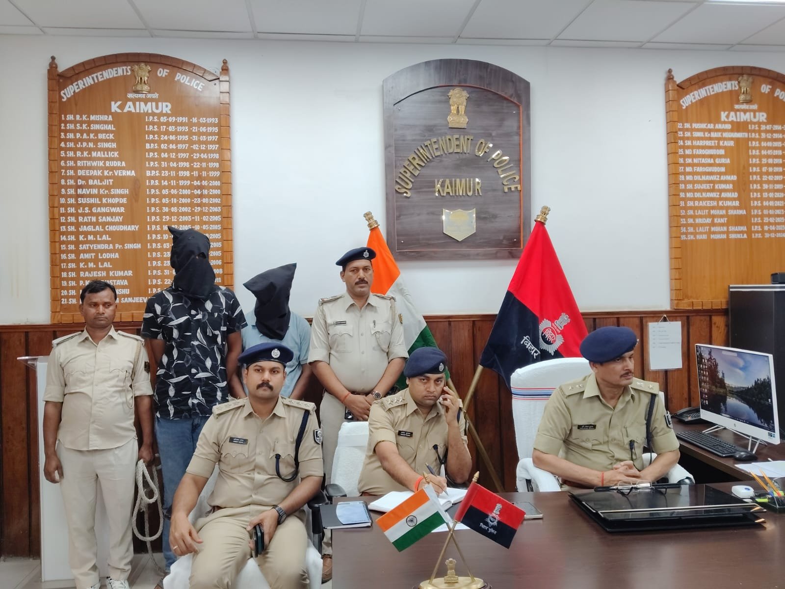 हिंदी समाचार | कैमूर में 11 किलो गांजा के साथ...