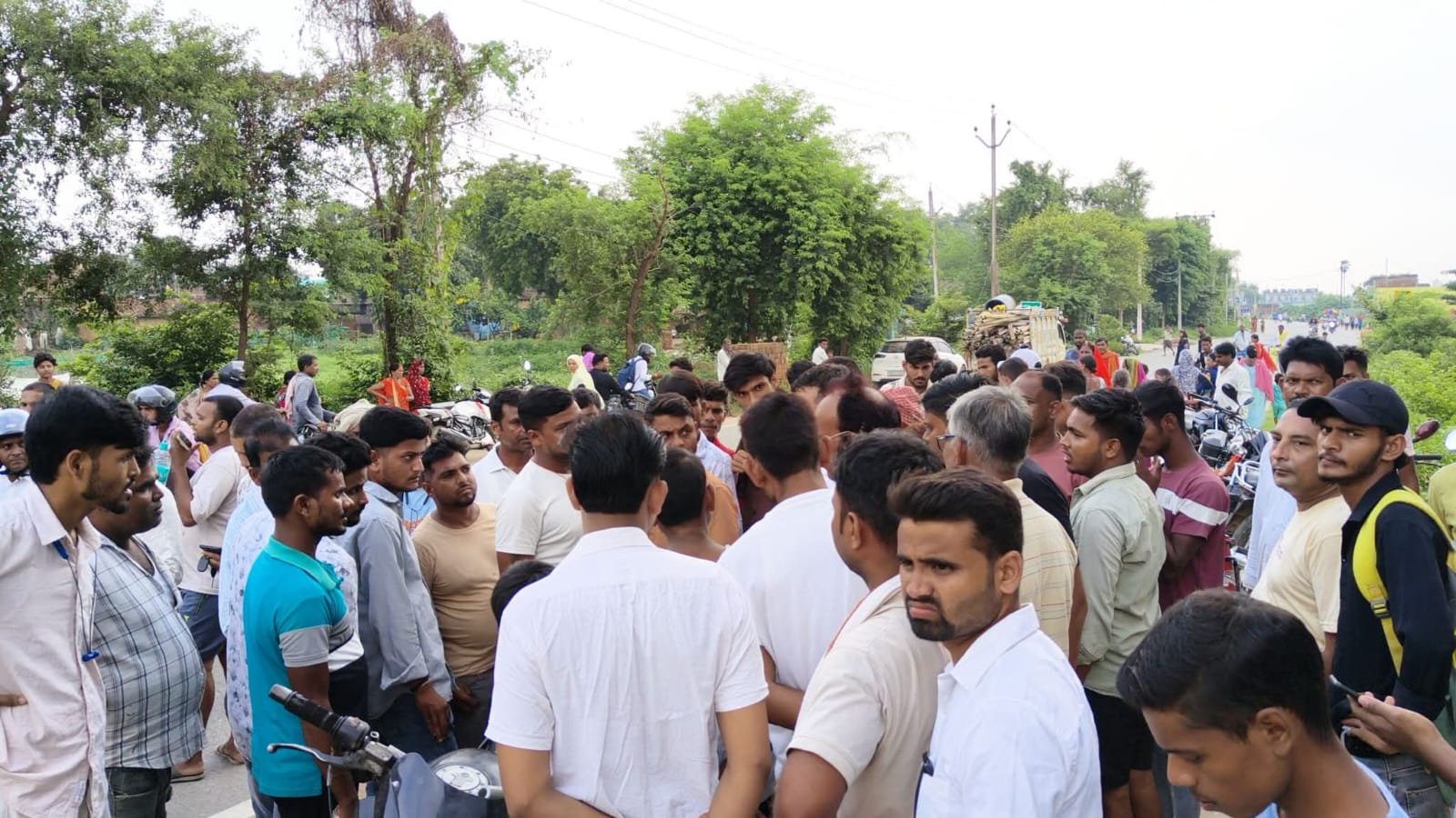 हिंदी समाचार | सड़क दुर्घटना में तिलौथू थाना...