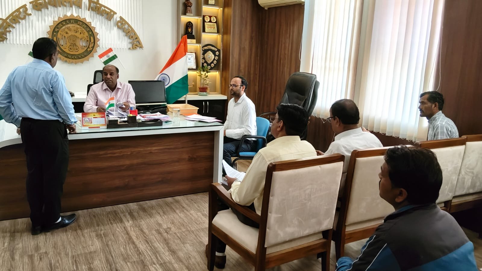 हिंदी समाचार | नगर परिषद अध्‍यक्ष सुठालिया व...