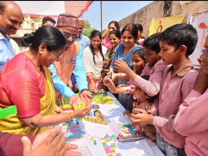 हिंदी समाचार |बापू बाजार में आए ग्रामीणों...