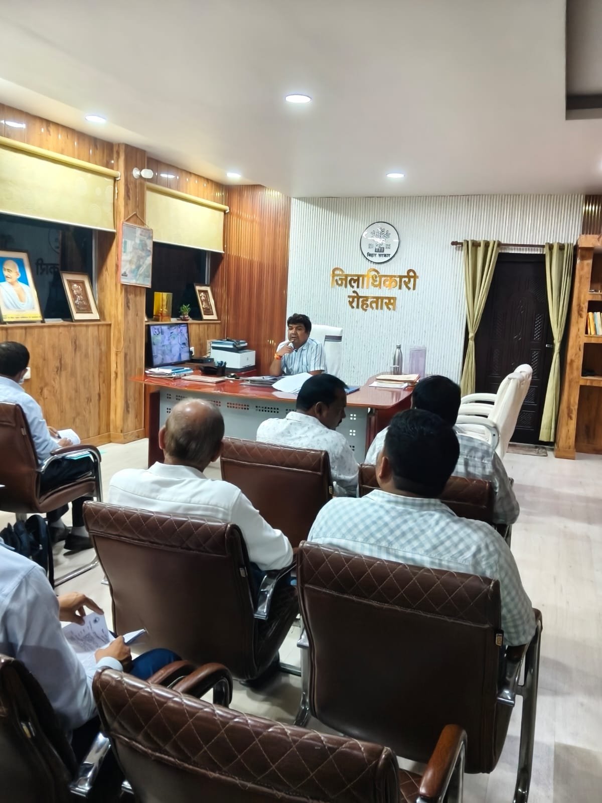 हिंदी समाचार | डीएम ने सड़क एवं पथ निर्माण...