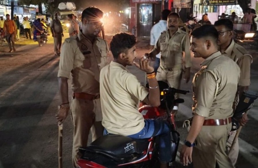 हिंदी समाचार | मियांचक बाजार में पुलिस ने...