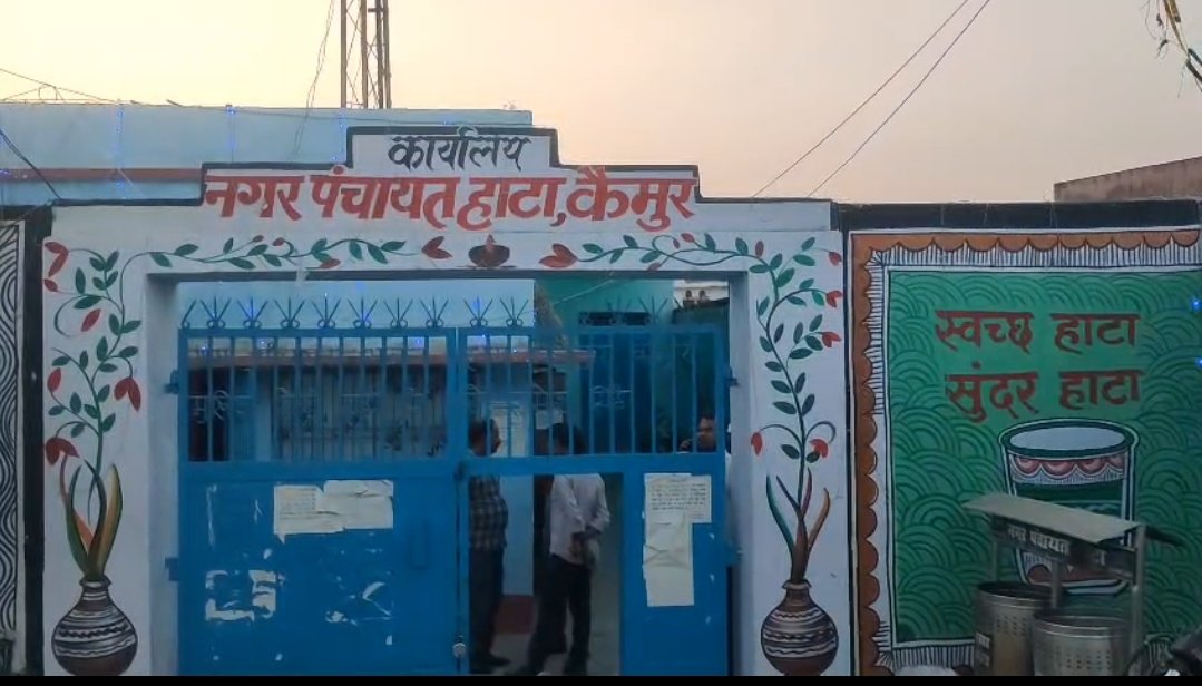 हिंदी समाचार | नगर पंचायत हाटा में दिनदहाड़े...