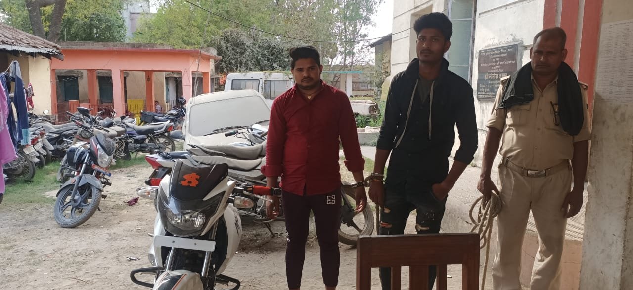 हिंदी समाचार |चोरी की मोटरसाइकिल के साथ दो...