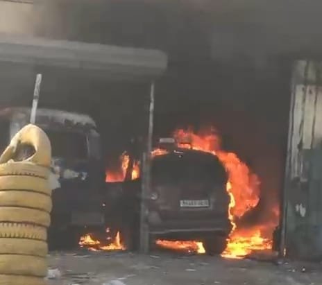 हिंदी समाचार | भिवंडी में ऑटो गैरेज में लगी...