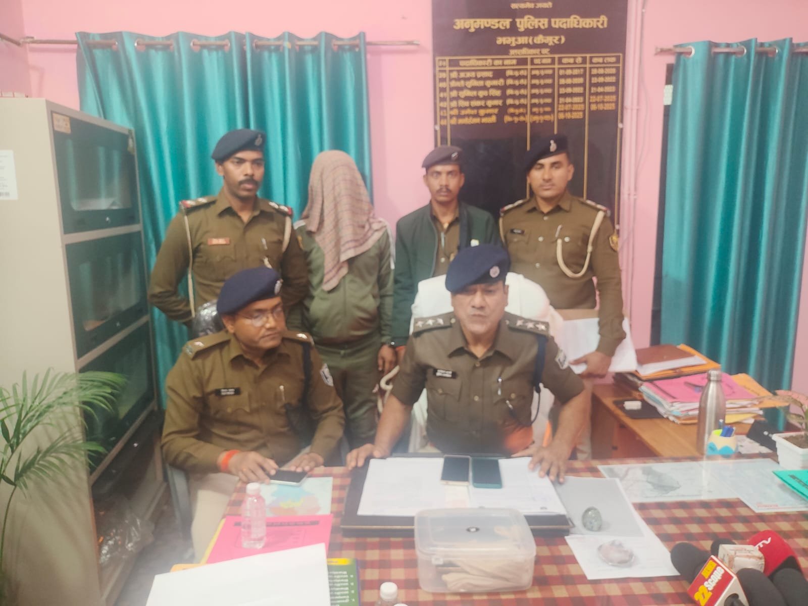 हिंदी समाचार |चैनपुर पुलिस ने जमीन नापी में...