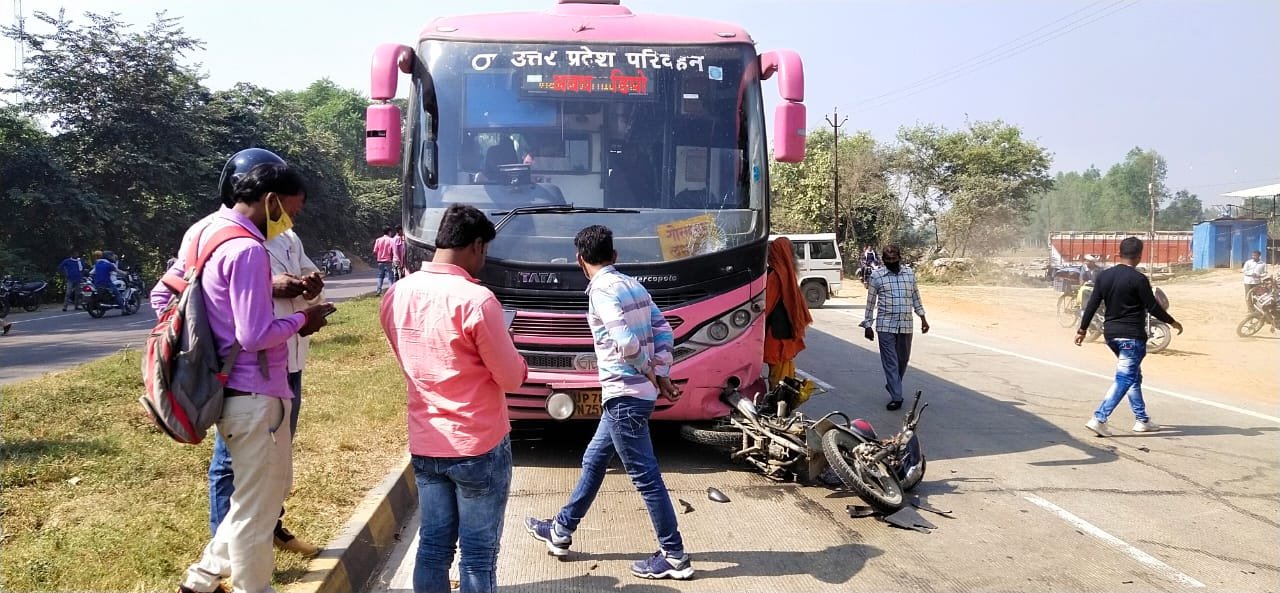 हिंदी समाचार |बस की टक्कर से बाइक सवार दो...