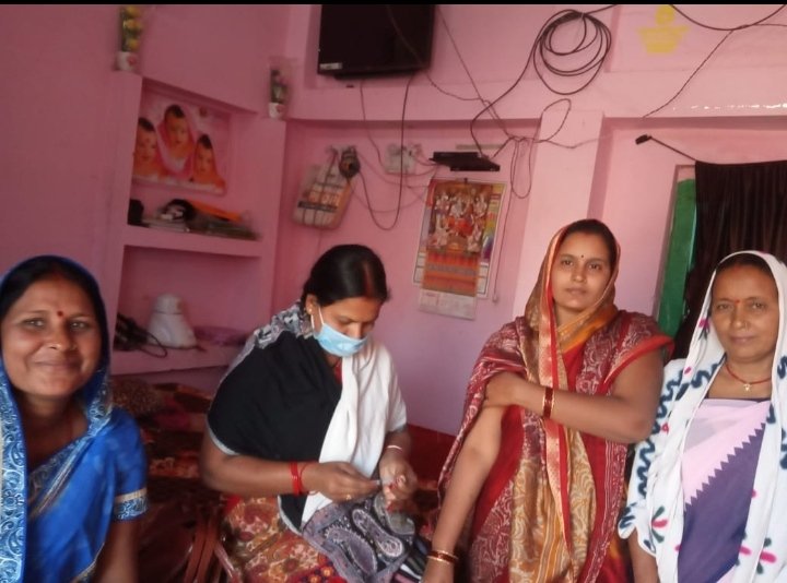 हिंदी समाचार |टीका लेने के लिये तैयार हो रही...