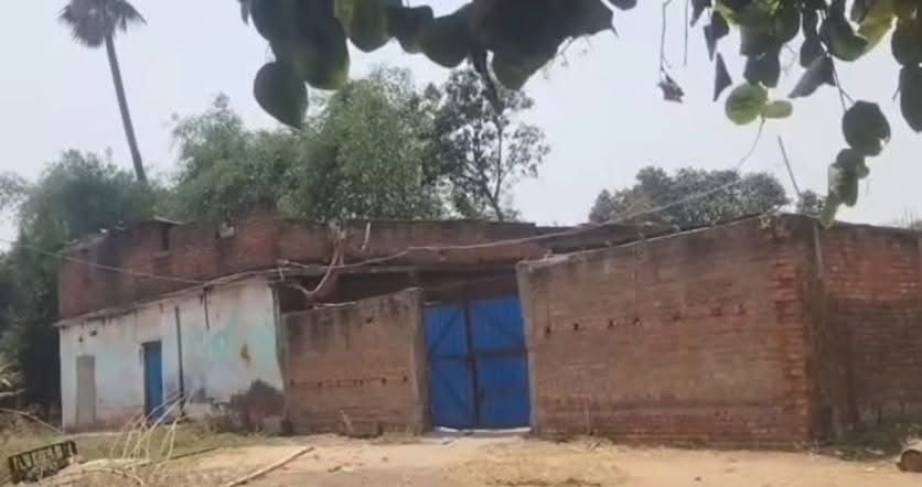 हिंदी समाचार | फरार आरोपी के बंद घर में...