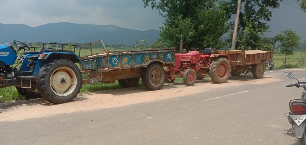 हिंदी समाचार |दो ट्रक्टर सहित चार लोगों को...