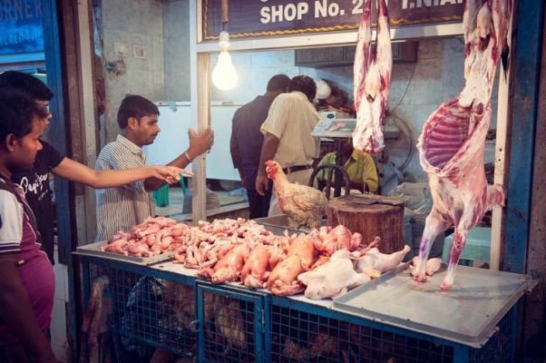 हिंदी समाचार |चिकन व मटन दुकानदार को लेना...