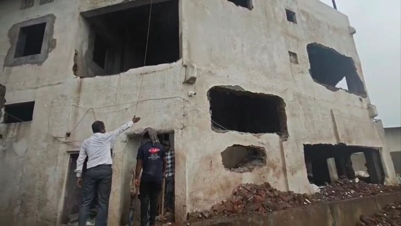 हिंदी समाचार |विधायक की फटकार के बाद टूटा...