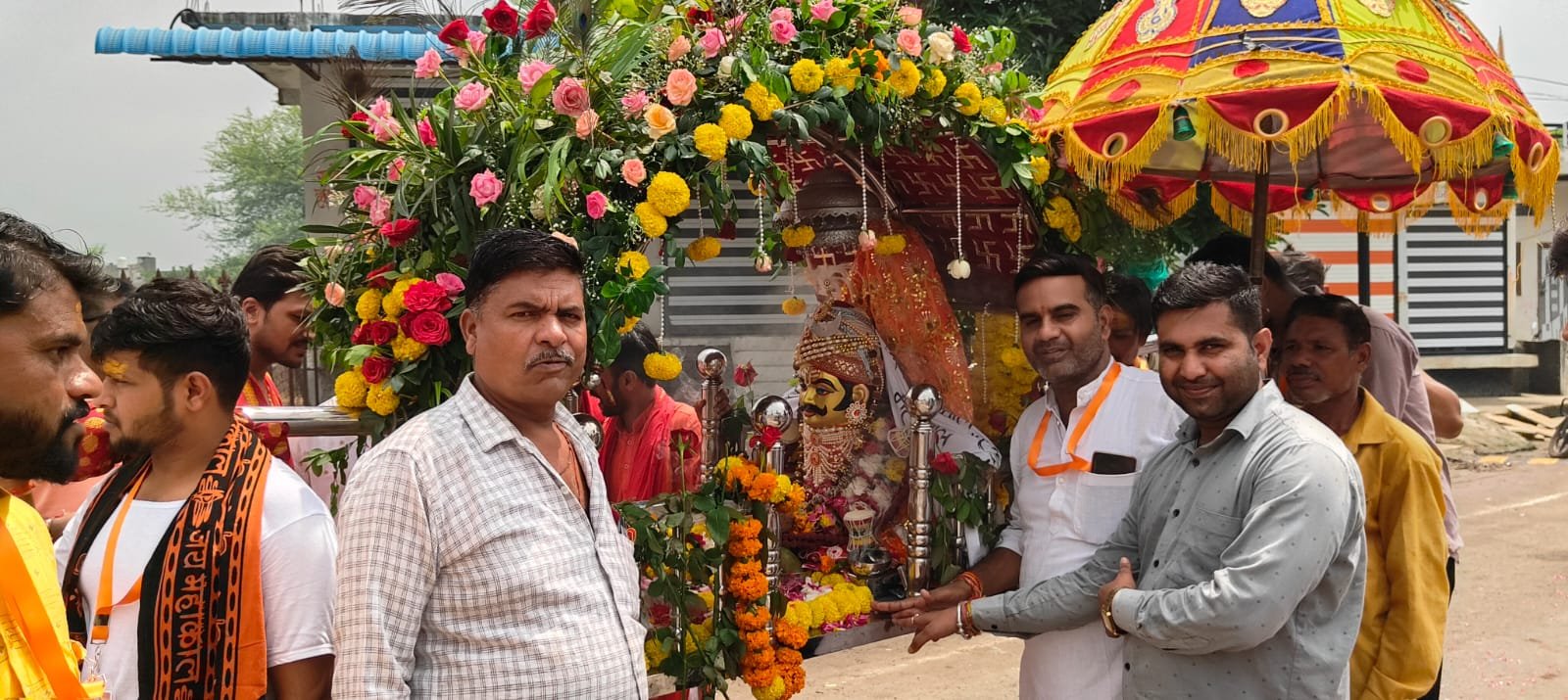 हिंदी समाचार | शाही सवारी का कई मंचों से हुआ...
