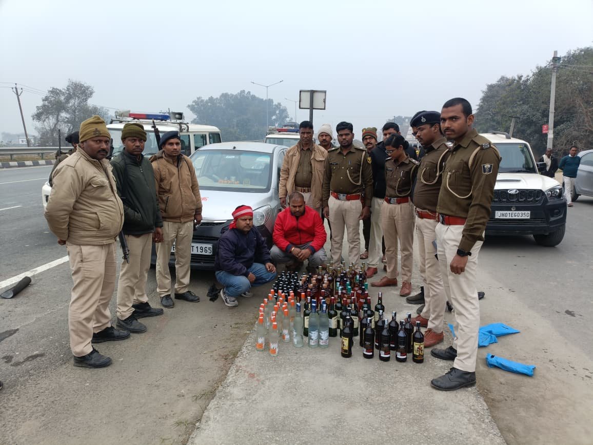 हिंदी समाचार |63 लीटर शराब के साथ हुंडई कार...