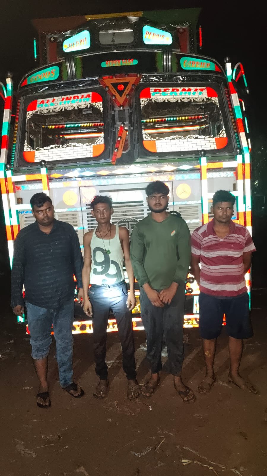 हिंदी समाचार | दुर्गावती में 21 भैंसों से लदा...