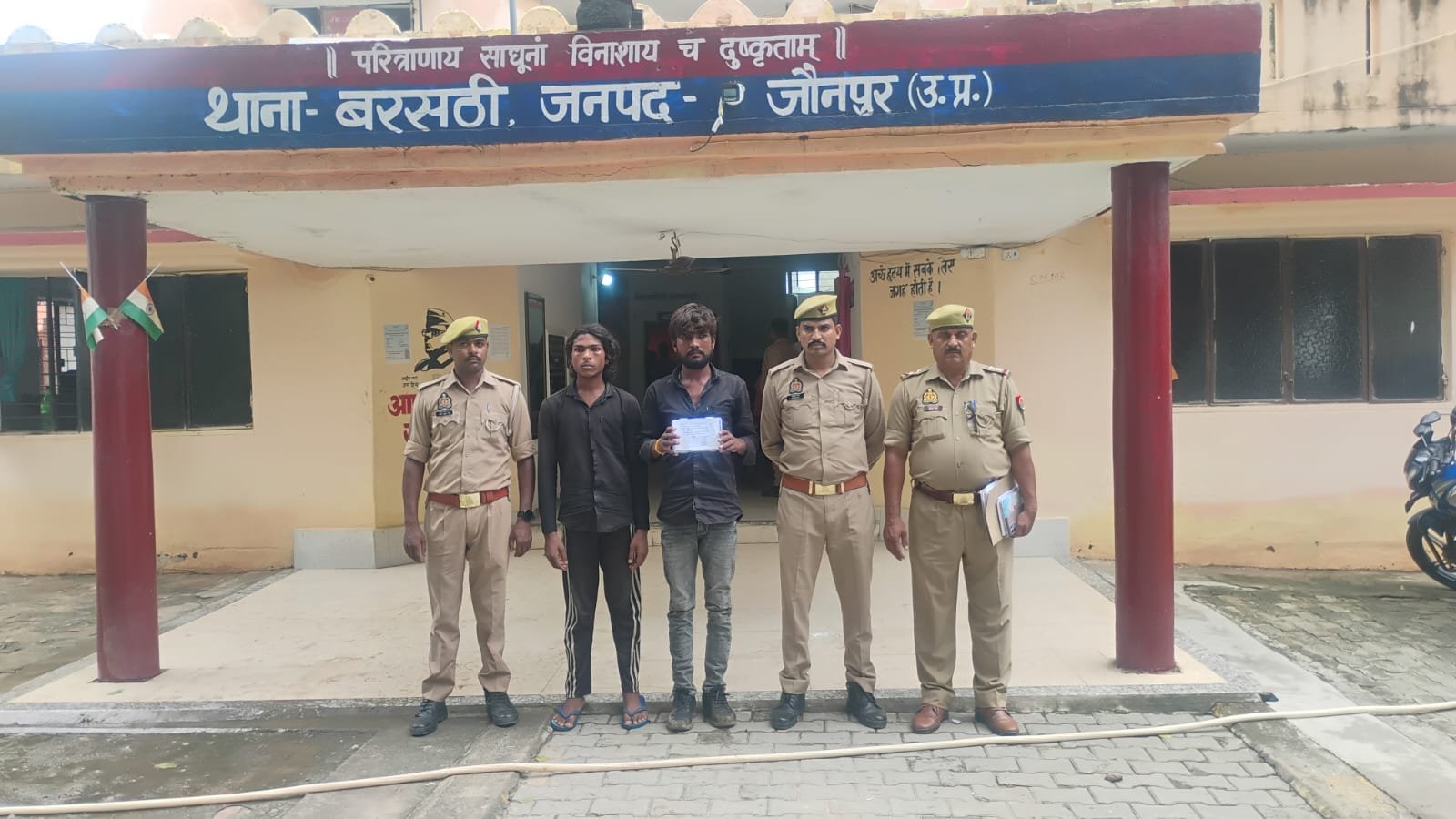 हिंदी समाचार | मोबाइल झपटमारी में दो आरोपी...