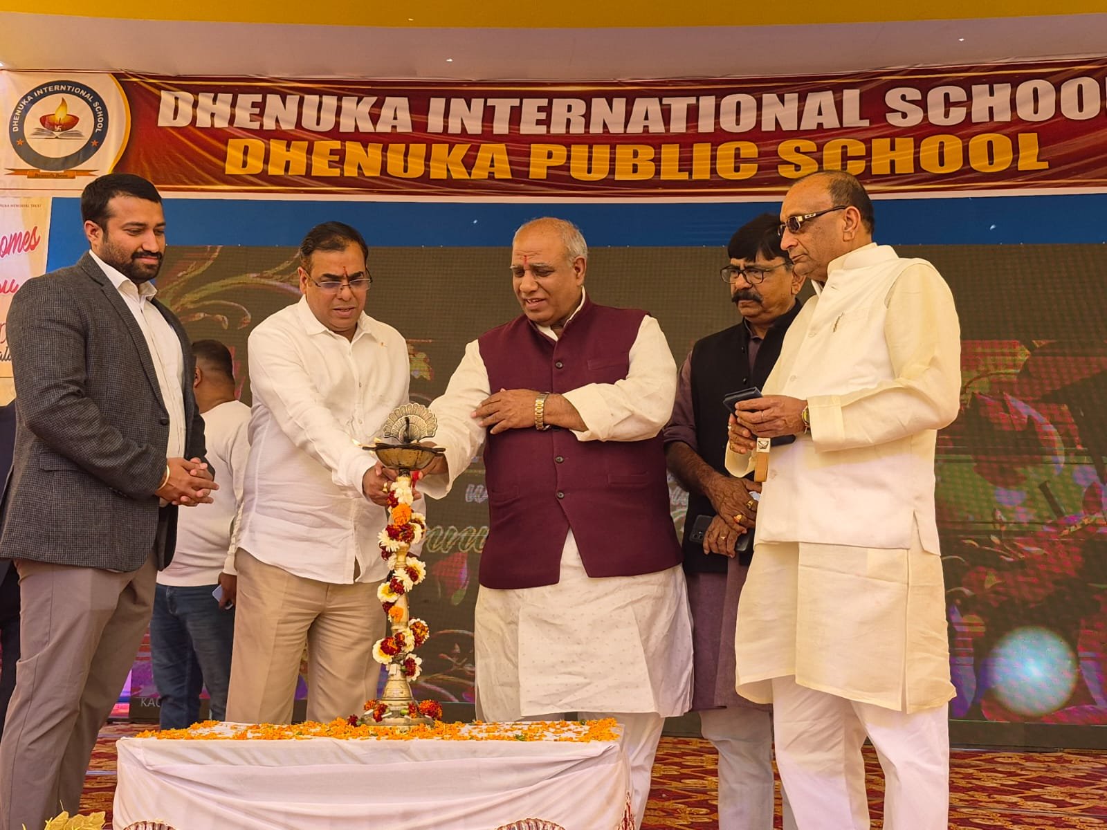 हिंदी समाचार | धेनुका इंटरनेशनल स्कूल में...