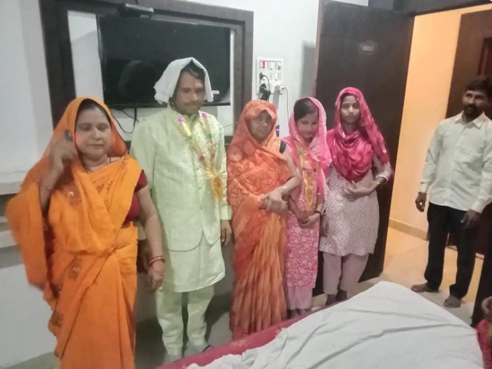 हिंदी समाचार |शादी के बाद टॉयलेट का बहाना...