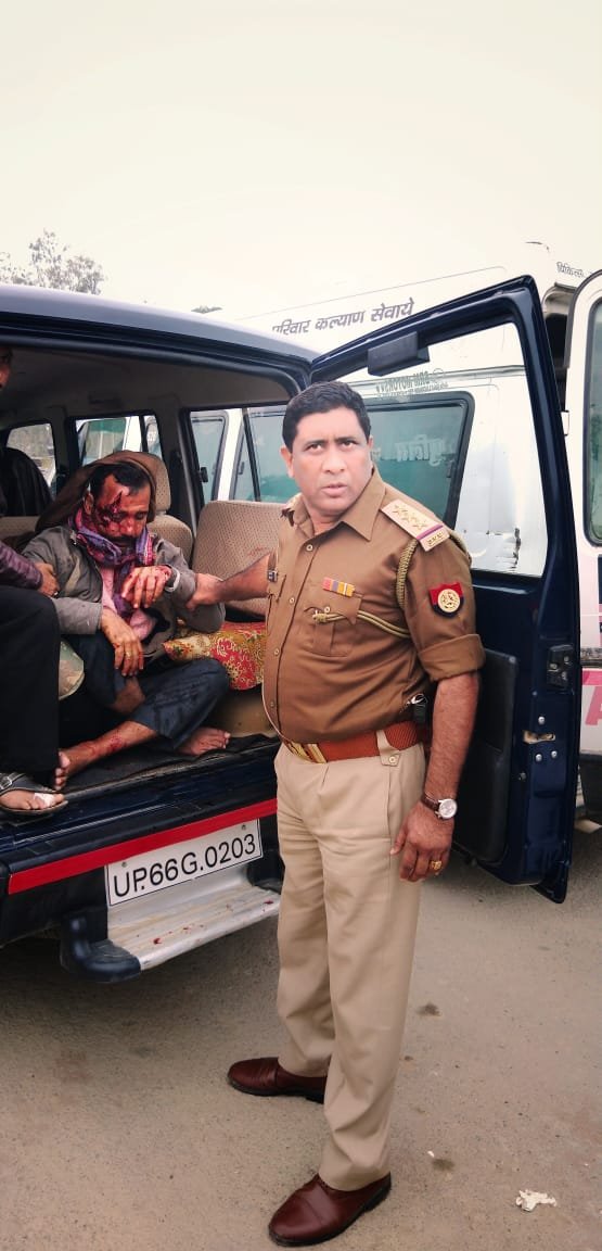 हिंदी समाचार |कोतवाल ने ड्राइवर की बचाई जान
