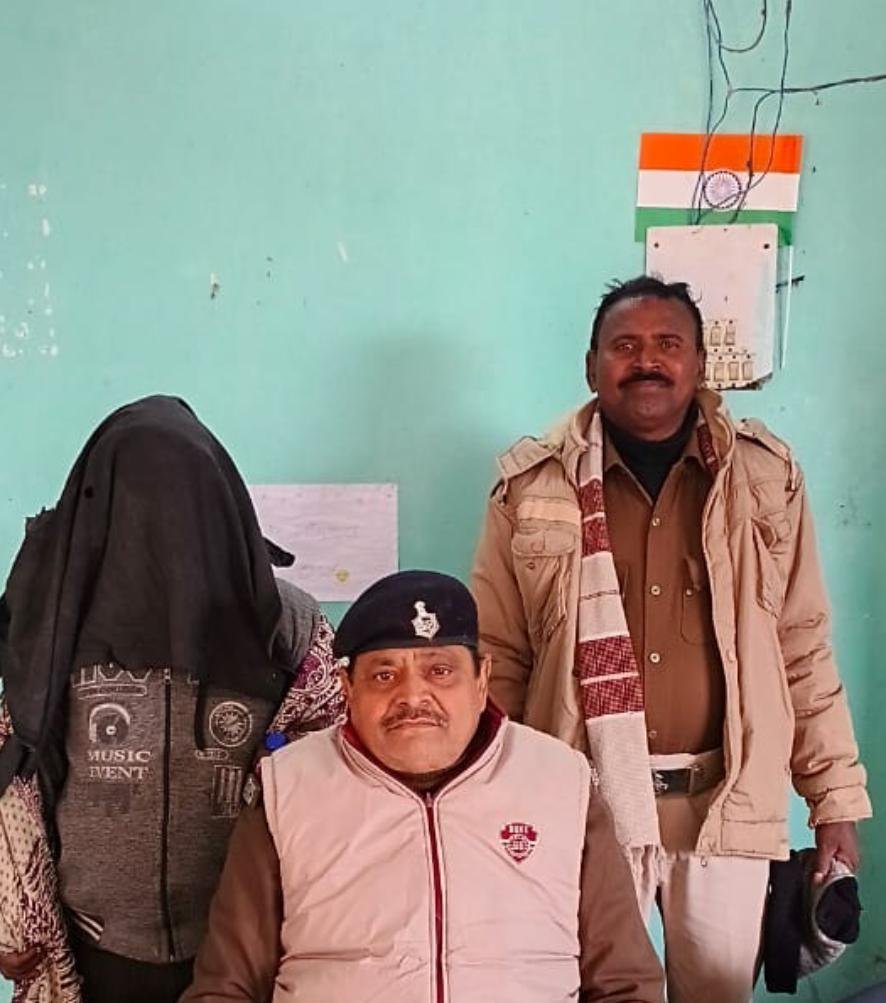 हिंदी समाचार |कोंच में शराब कारोबारी व फरार...