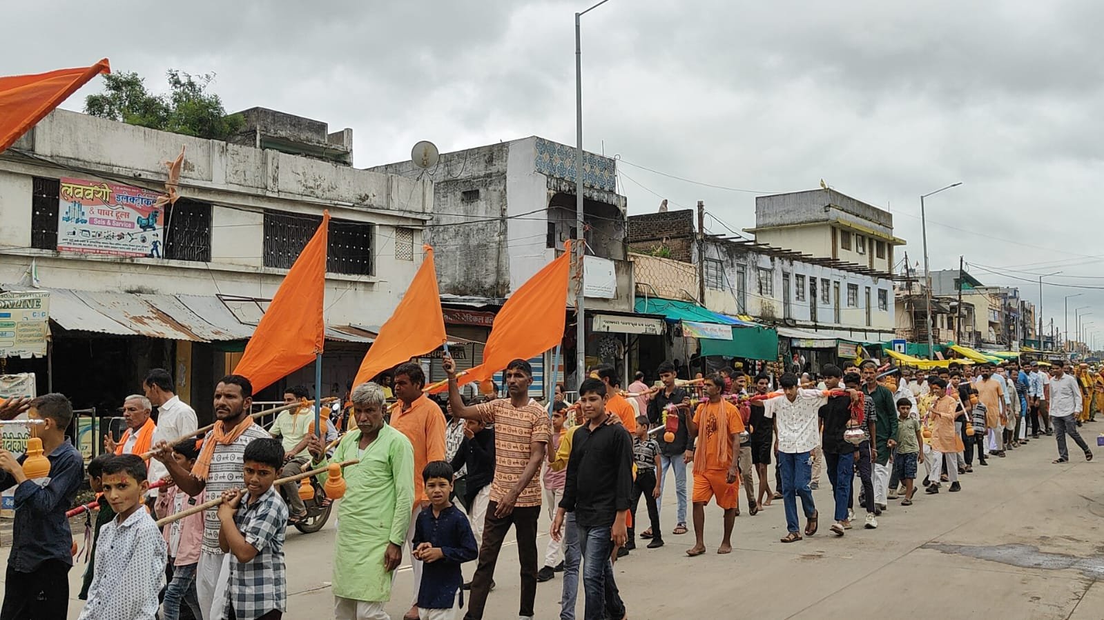 हिंदी समाचार | कावड़ यात्रा लेकर निकले शिव...