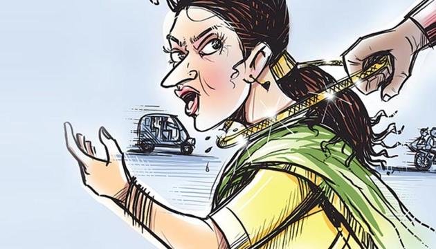 हिंदी समाचार | महिला से सोने की चेन छीनकर...