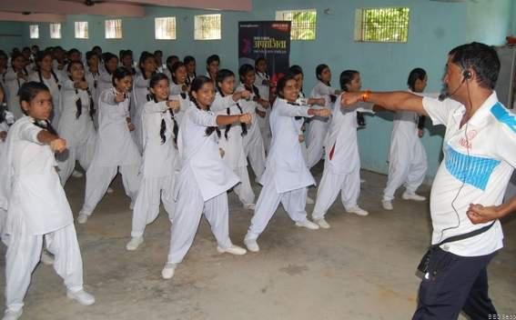 हिंदी समाचार |छात्राओं ने सिखे आत्मरक्षा के...