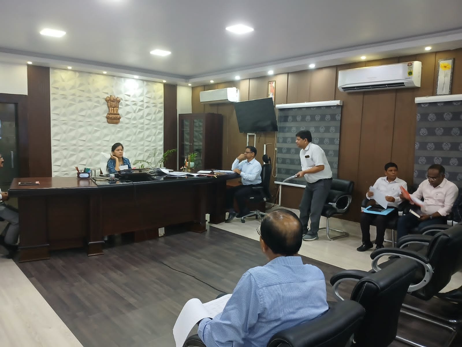 हिंदी समाचार |डीएम ने गठित कोषांग के वरीय...