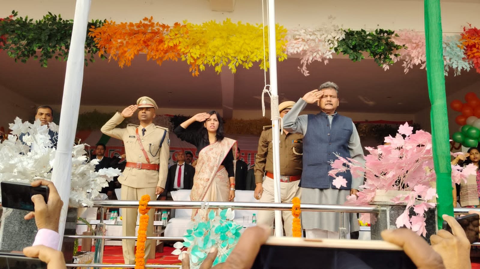 हिंदी समाचार | आन बान शान से लहराया तिरंगा